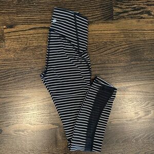 Lululemon striped Black and White Leggings Sz 2. EUC